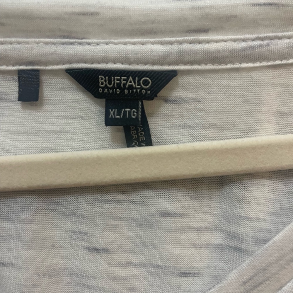 simple tee - Picture 2 of 2